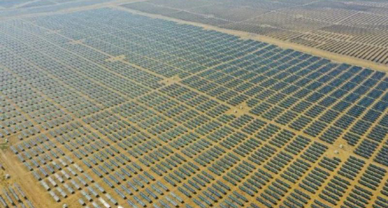 建成的達(dá)拉特光伏發(fā)電站 建成的達(dá)拉特光伏發(fā)電站